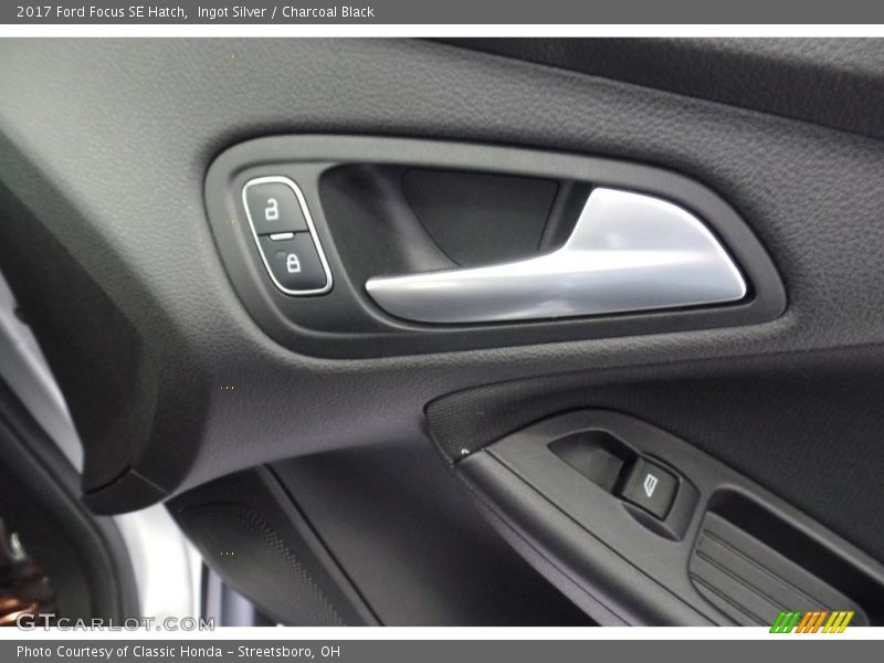 Ingot Silver / Charcoal Black 2017 Ford Focus SE Hatch