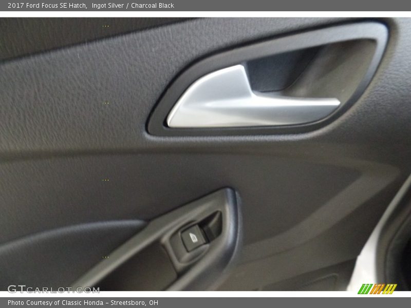 Ingot Silver / Charcoal Black 2017 Ford Focus SE Hatch