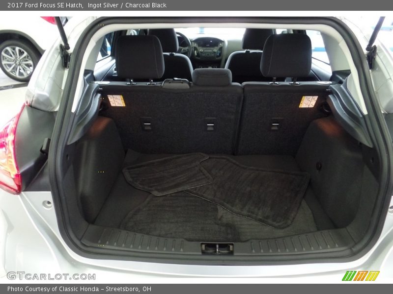 Ingot Silver / Charcoal Black 2017 Ford Focus SE Hatch