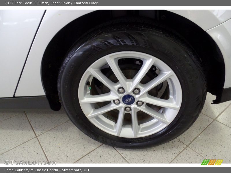 Ingot Silver / Charcoal Black 2017 Ford Focus SE Hatch