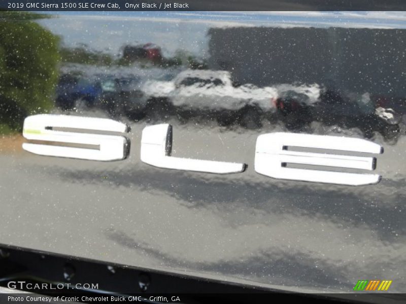  2019 Sierra 1500 SLE Crew Cab Logo