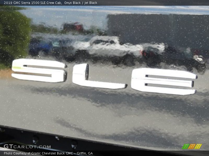  2019 Sierra 1500 SLE Crew Cab Logo