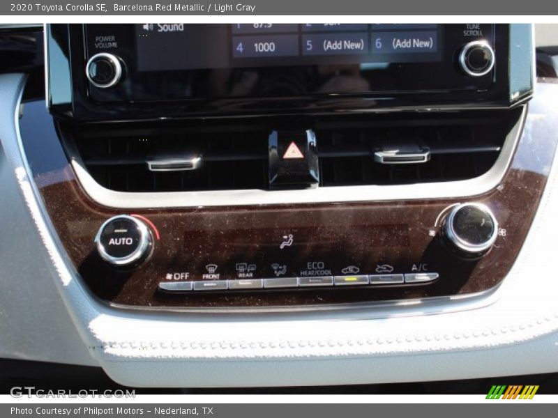 Barcelona Red Metallic / Light Gray 2020 Toyota Corolla SE