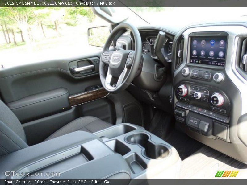 Onyx Black / Jet Black 2019 GMC Sierra 1500 SLE Crew Cab