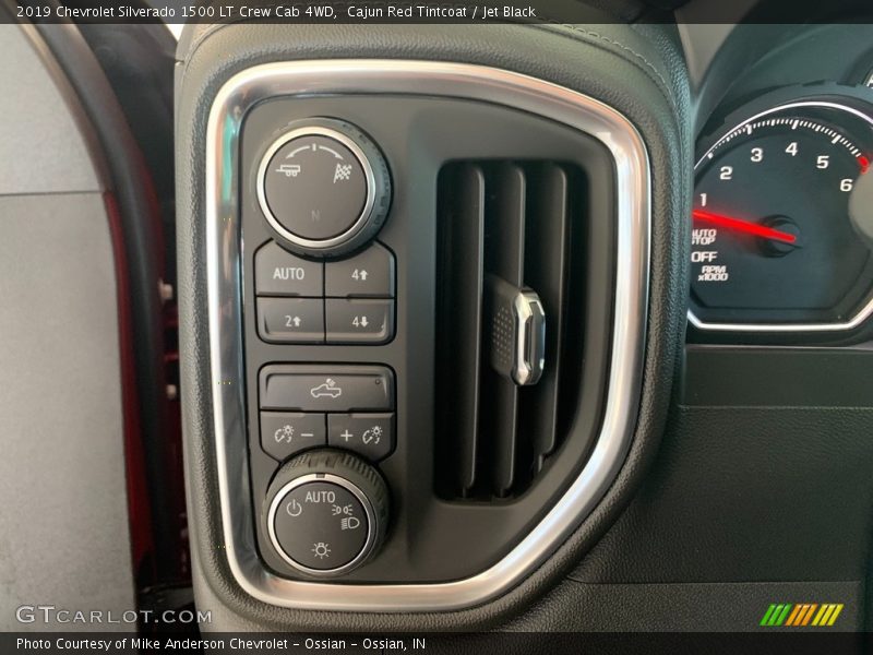 Controls of 2019 Silverado 1500 LT Crew Cab 4WD