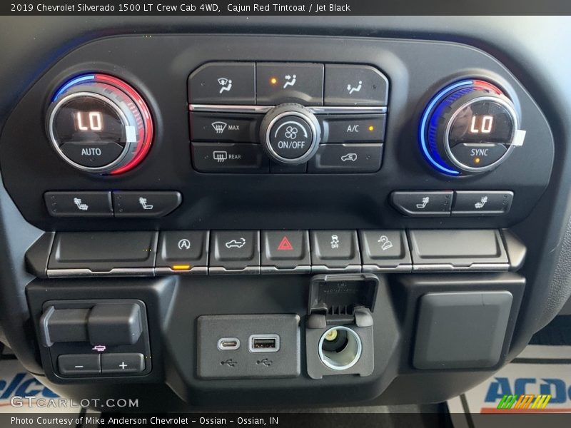 Controls of 2019 Silverado 1500 LT Crew Cab 4WD