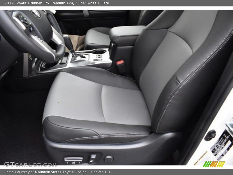 Super White / Black 2019 Toyota 4Runner SR5 Premium 4x4