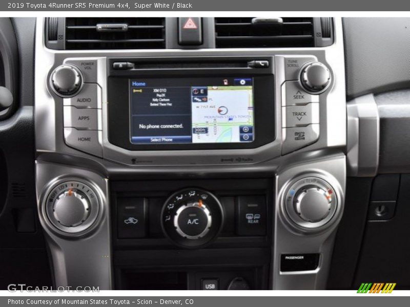 Super White / Black 2019 Toyota 4Runner SR5 Premium 4x4