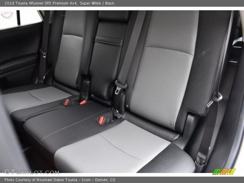 Super White / Black 2019 Toyota 4Runner SR5 Premium 4x4