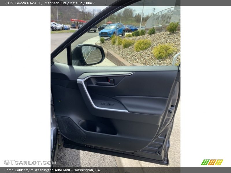 Magnetic Gray Metallic / Black 2019 Toyota RAV4 LE
