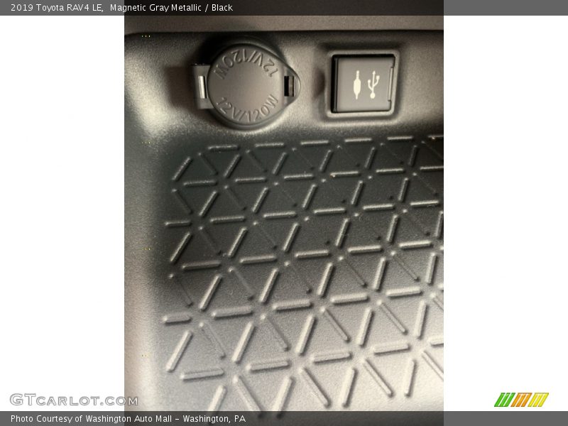 Magnetic Gray Metallic / Black 2019 Toyota RAV4 LE