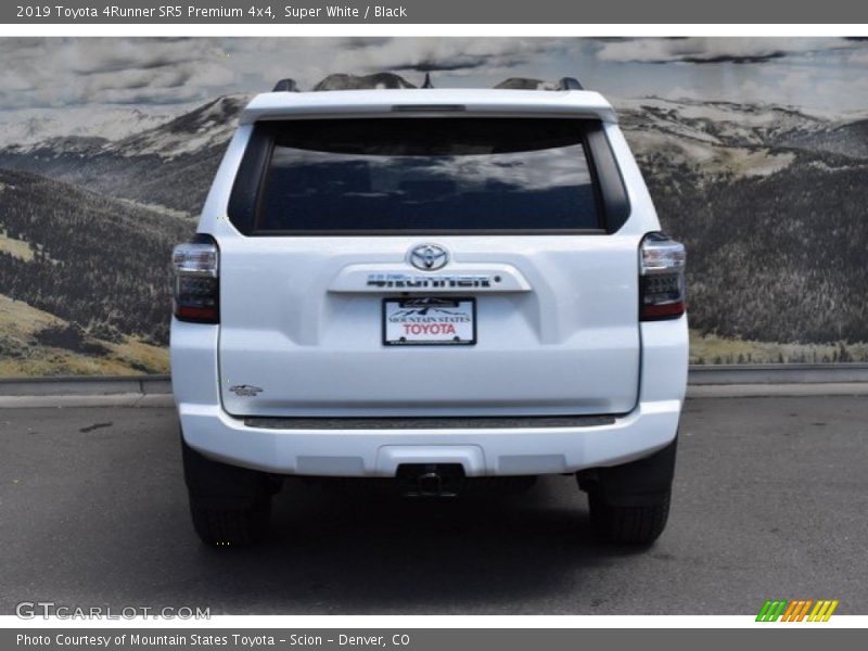 Super White / Black 2019 Toyota 4Runner SR5 Premium 4x4