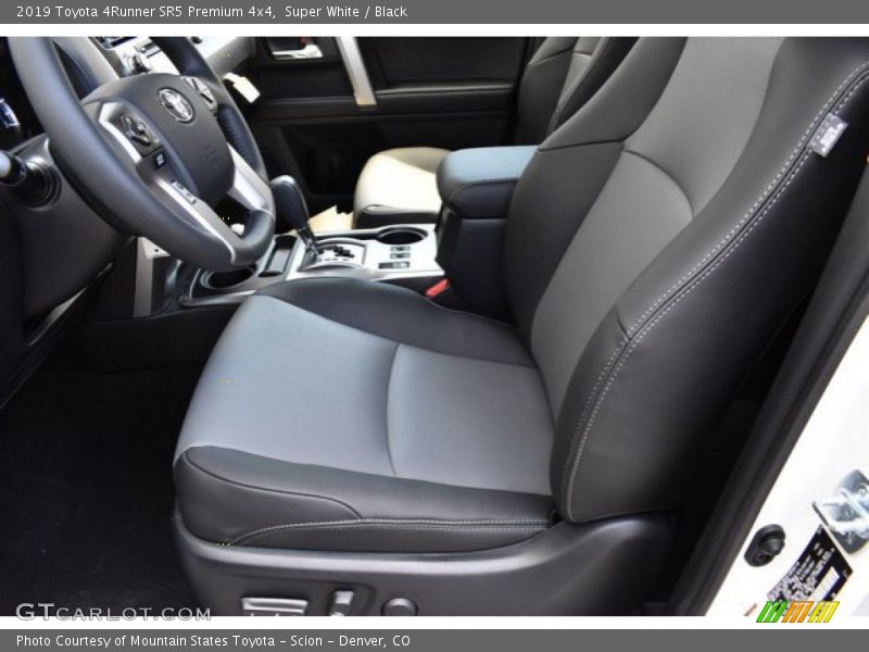 Super White / Black 2019 Toyota 4Runner SR5 Premium 4x4