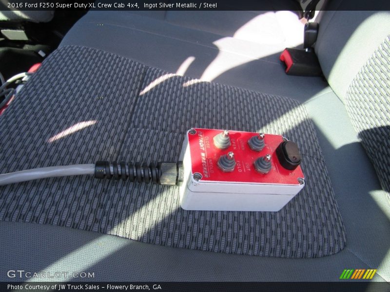 Ingot Silver Metallic / Steel 2016 Ford F250 Super Duty XL Crew Cab 4x4