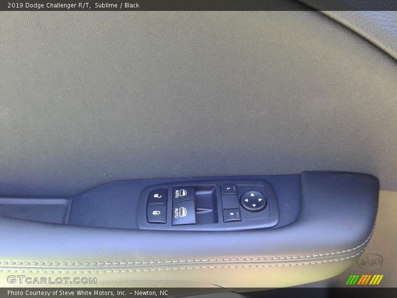 Sublime / Black 2019 Dodge Challenger R/T