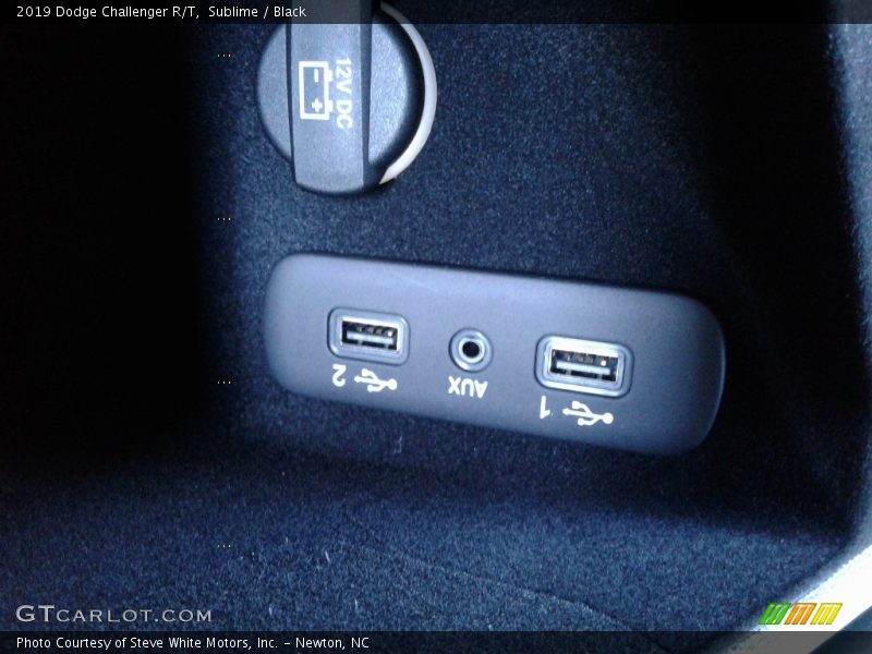 Sublime / Black 2019 Dodge Challenger R/T