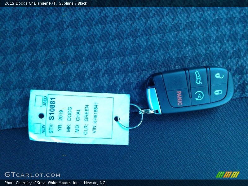 Sublime / Black 2019 Dodge Challenger R/T