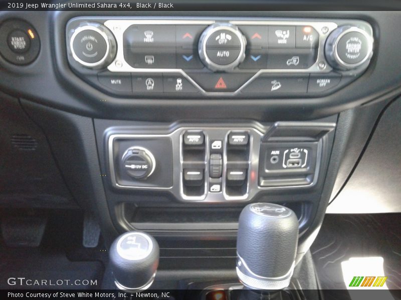Black / Black 2019 Jeep Wrangler Unlimited Sahara 4x4