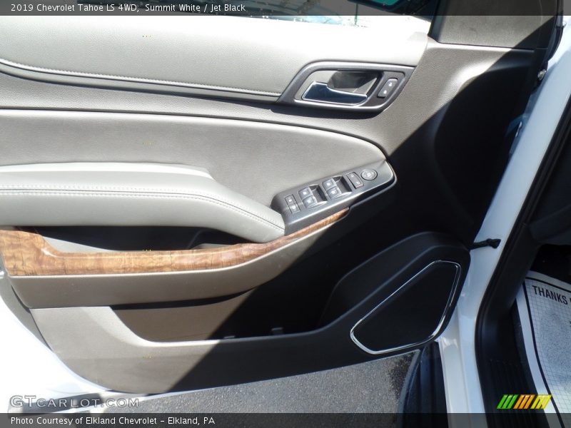 Summit White / Jet Black 2019 Chevrolet Tahoe LS 4WD