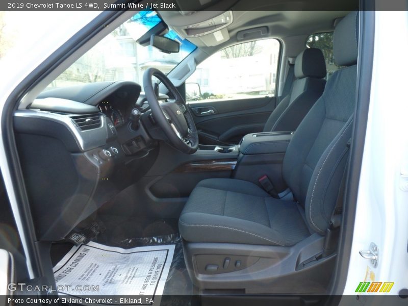 Summit White / Jet Black 2019 Chevrolet Tahoe LS 4WD