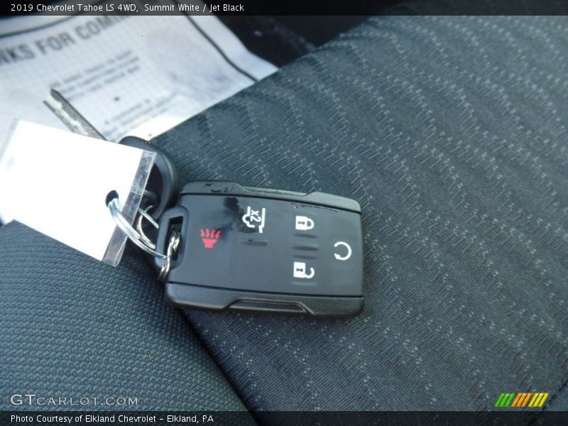 Summit White / Jet Black 2019 Chevrolet Tahoe LS 4WD