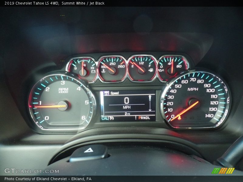 Summit White / Jet Black 2019 Chevrolet Tahoe LS 4WD