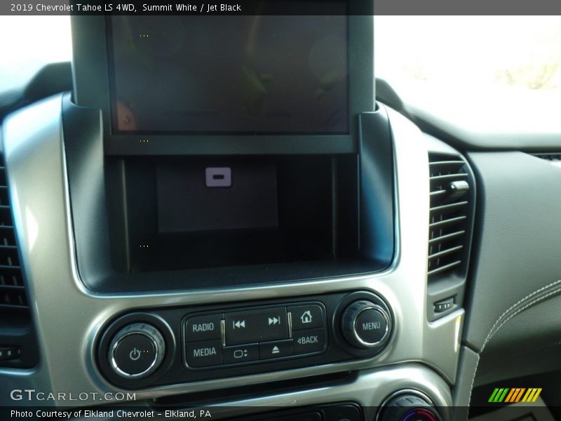 Summit White / Jet Black 2019 Chevrolet Tahoe LS 4WD