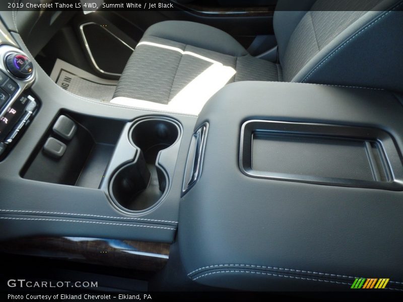 Summit White / Jet Black 2019 Chevrolet Tahoe LS 4WD