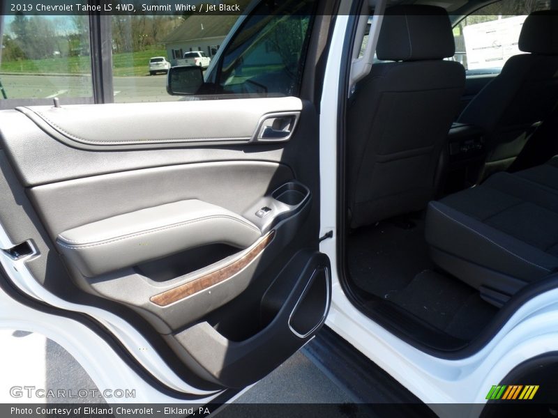 Summit White / Jet Black 2019 Chevrolet Tahoe LS 4WD