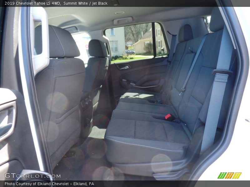 Summit White / Jet Black 2019 Chevrolet Tahoe LS 4WD