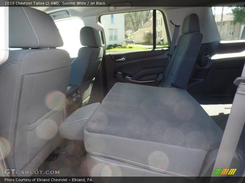 Summit White / Jet Black 2019 Chevrolet Tahoe LS 4WD