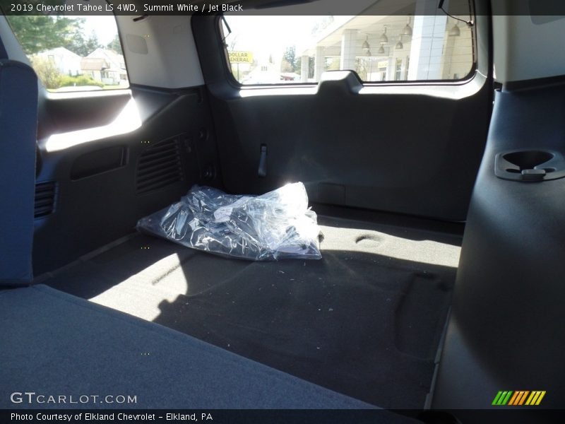 Summit White / Jet Black 2019 Chevrolet Tahoe LS 4WD