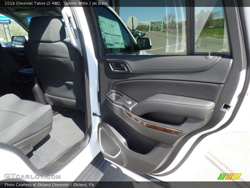 Summit White / Jet Black 2019 Chevrolet Tahoe LS 4WD
