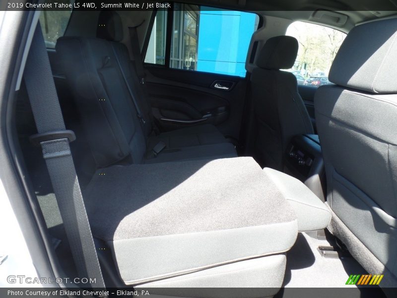 Summit White / Jet Black 2019 Chevrolet Tahoe LS 4WD