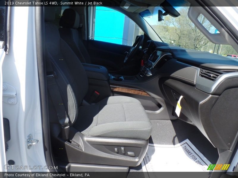 Summit White / Jet Black 2019 Chevrolet Tahoe LS 4WD