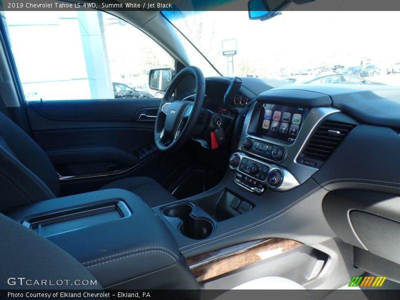 Summit White / Jet Black 2019 Chevrolet Tahoe LS 4WD