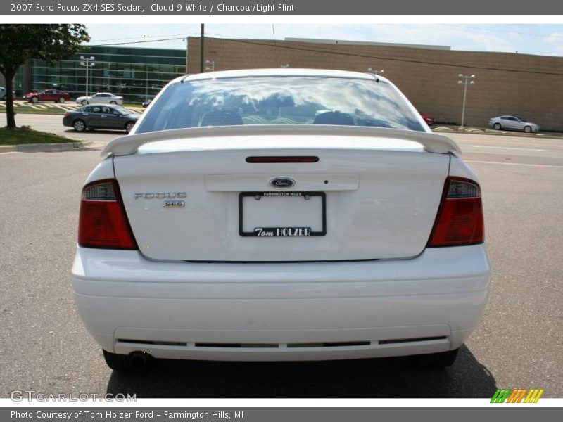 Cloud 9 White / Charcoal/Light Flint 2007 Ford Focus ZX4 SES Sedan