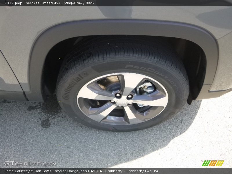 Sting-Gray / Black 2019 Jeep Cherokee Limited 4x4