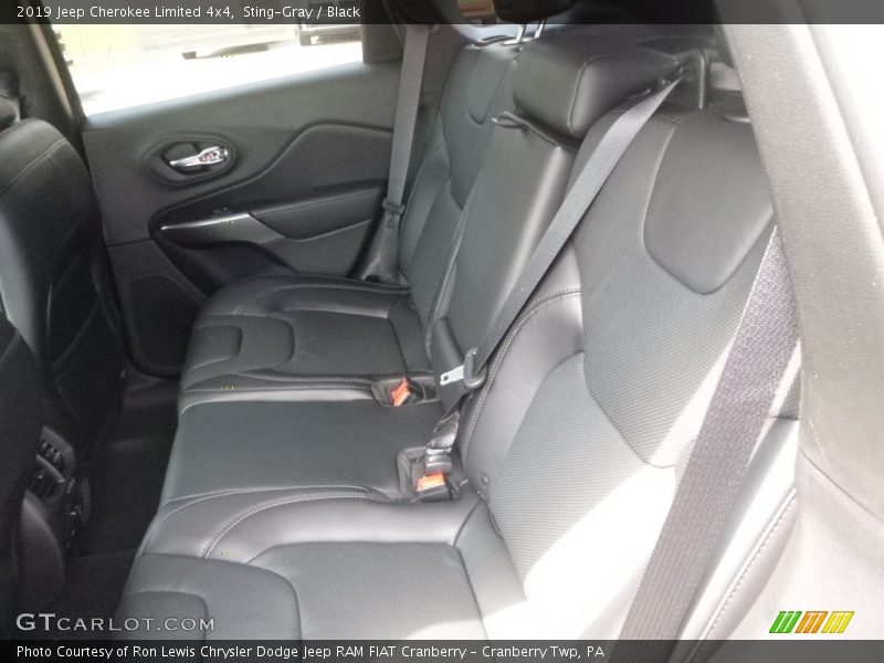Sting-Gray / Black 2019 Jeep Cherokee Limited 4x4