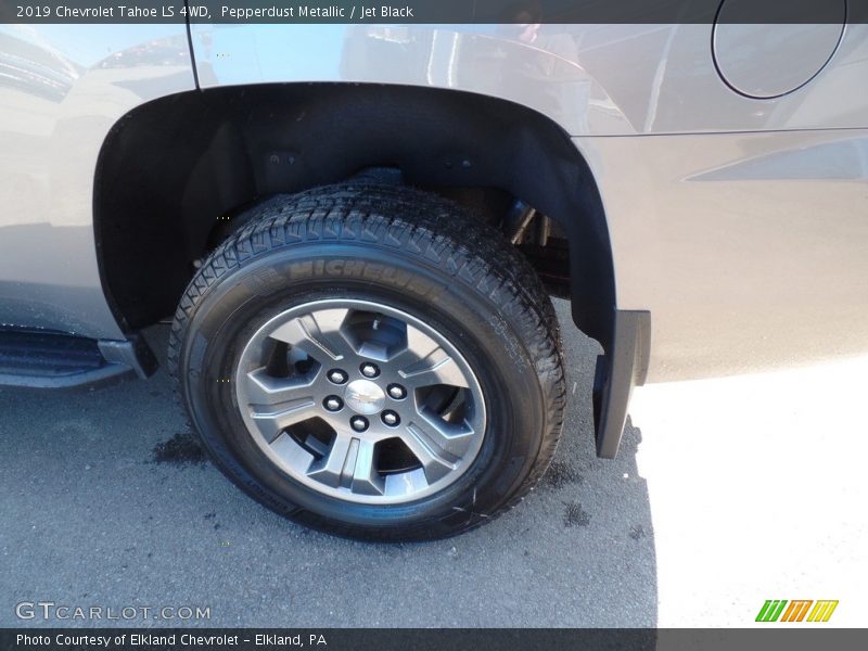 Pepperdust Metallic / Jet Black 2019 Chevrolet Tahoe LS 4WD
