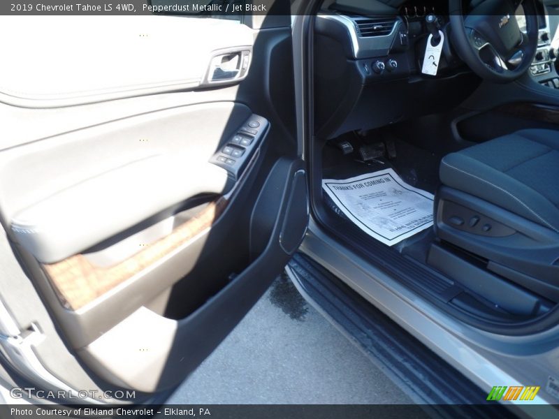 Pepperdust Metallic / Jet Black 2019 Chevrolet Tahoe LS 4WD