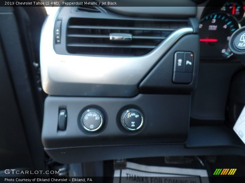 Pepperdust Metallic / Jet Black 2019 Chevrolet Tahoe LS 4WD