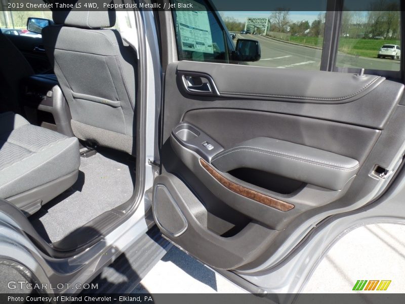 Pepperdust Metallic / Jet Black 2019 Chevrolet Tahoe LS 4WD