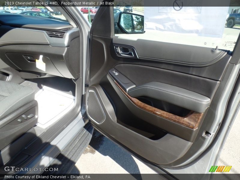 Pepperdust Metallic / Jet Black 2019 Chevrolet Tahoe LS 4WD