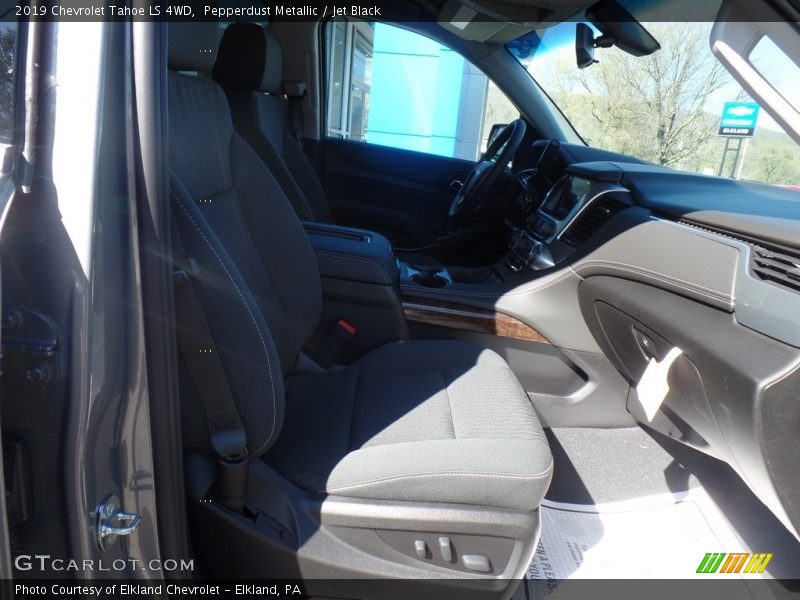 Pepperdust Metallic / Jet Black 2019 Chevrolet Tahoe LS 4WD