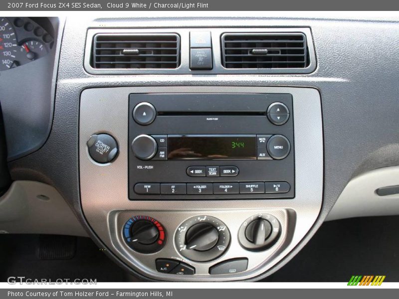 Cloud 9 White / Charcoal/Light Flint 2007 Ford Focus ZX4 SES Sedan