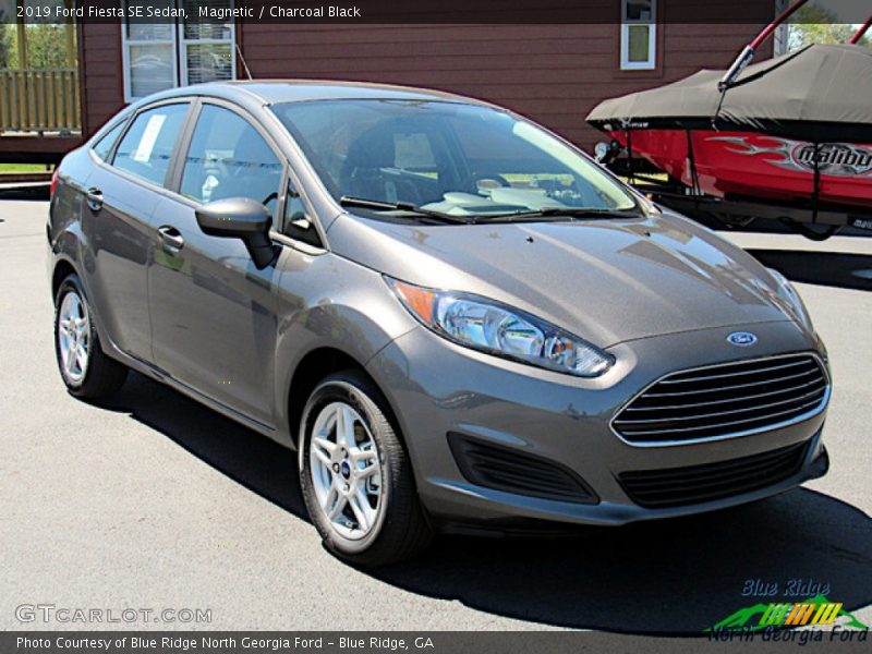 Magnetic / Charcoal Black 2019 Ford Fiesta SE Sedan