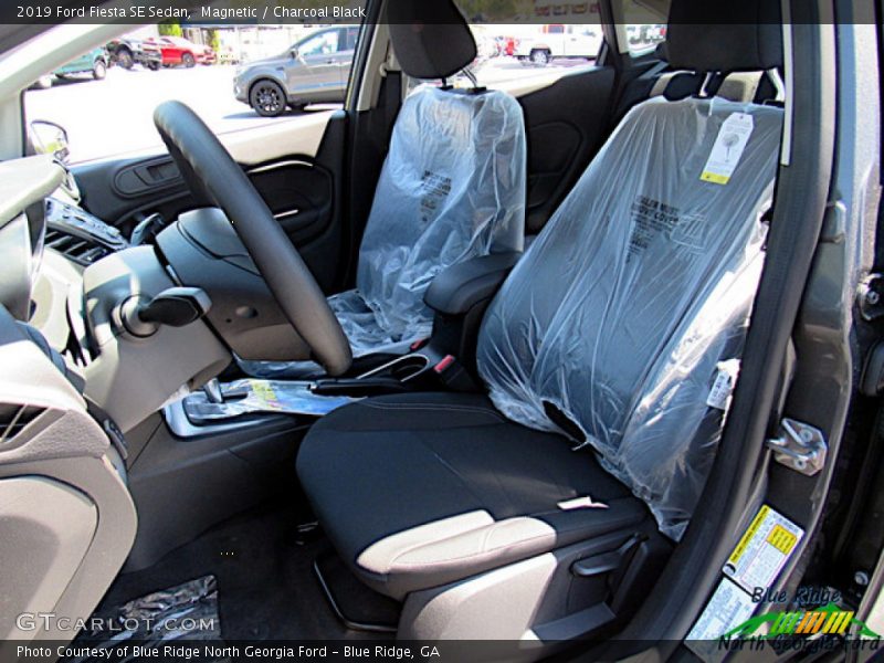 Magnetic / Charcoal Black 2019 Ford Fiesta SE Sedan
