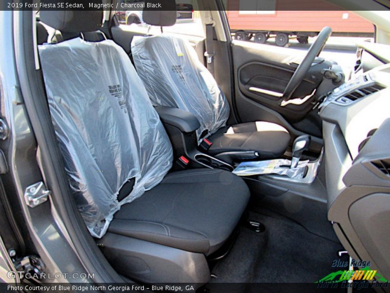 Magnetic / Charcoal Black 2019 Ford Fiesta SE Sedan