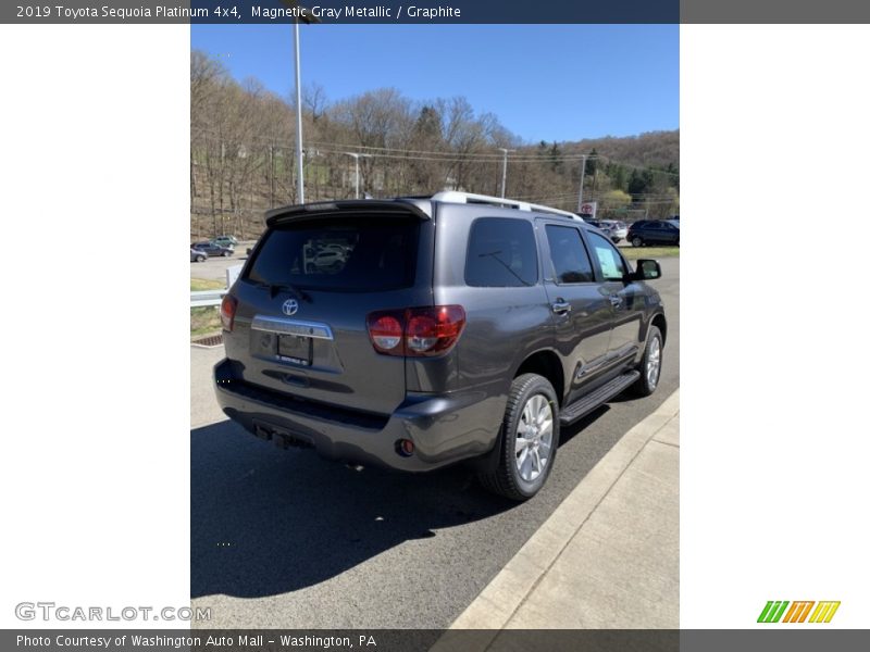 Magnetic Gray Metallic / Graphite 2019 Toyota Sequoia Platinum 4x4